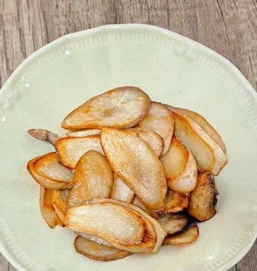 杏鲍菇的沙茶咖哩做法（以新鲜杏鲍菇为主角，用沙茶咖哩打造的美味佳肴）-第2张图片-美味行家