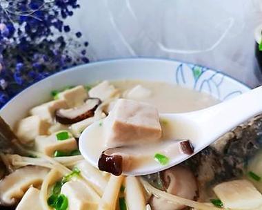 养生菌菇豆腐汤做法（营养健康，味道鲜美）-第1张图片-美味行家