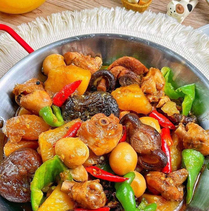 香菇鸡肉片的做法（简单易学，美味可口）-第1张图片-美味行家