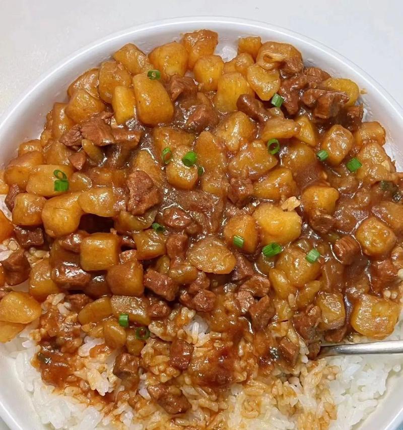 肉丁酱油焖饭的做法（一碗香喷喷的美食享受）-第2张图片-美味行家