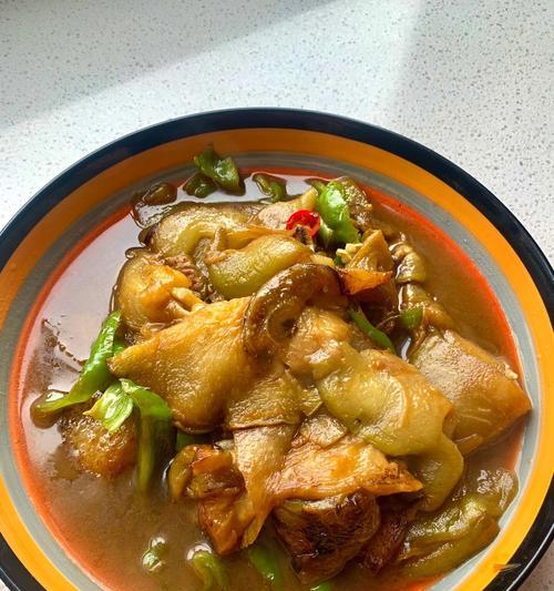 鱼干小炒，香鲜美味的农家小菜（用鱼干做出美味又简单的家常小炒）-第1张图片-美味行家