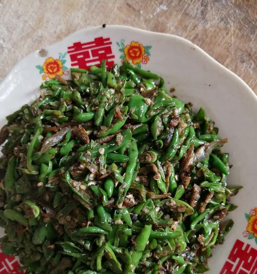 鱼干小炒，香鲜美味的农家小菜（用鱼干做出美味又简单的家常小炒）-第3张图片-美味行家