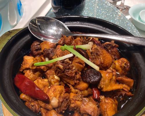 三味茄子的做法（口感丰富的美味佳肴）-第3张图片-美味行家