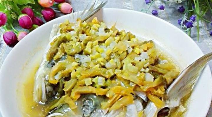 福寿鱼焖榨菜的家常美食（野生鲜美，色香味俱佳的福寿鱼焖榨菜）-第1张图片-美味行家