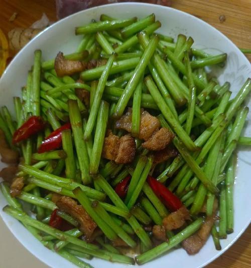 四季豆红椒炒鸡蛋，营养美味好滋味（家常菜谱，快速上手，简单易学）-第2张图片-美味行家