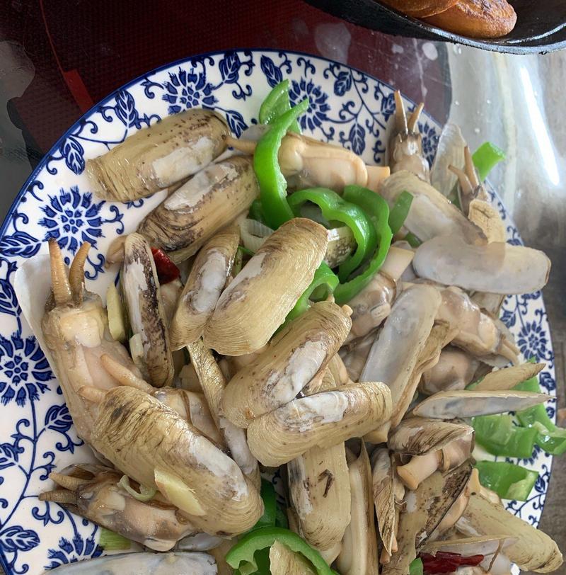 快手秘籍，轻松做出美味的鱼锅饼子（教你一步步做出香酥可口的鱼锅饼子，告别外面的不卫生油炸食物）-第2张图片-美味行家