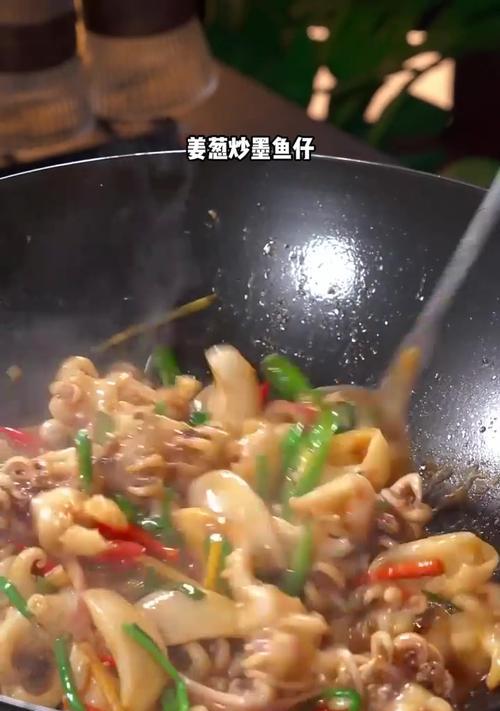蒜心炒墨鱼美味又健康（做法简单易学，口感鲜美，营养丰富）-第1张图片-美味行家
