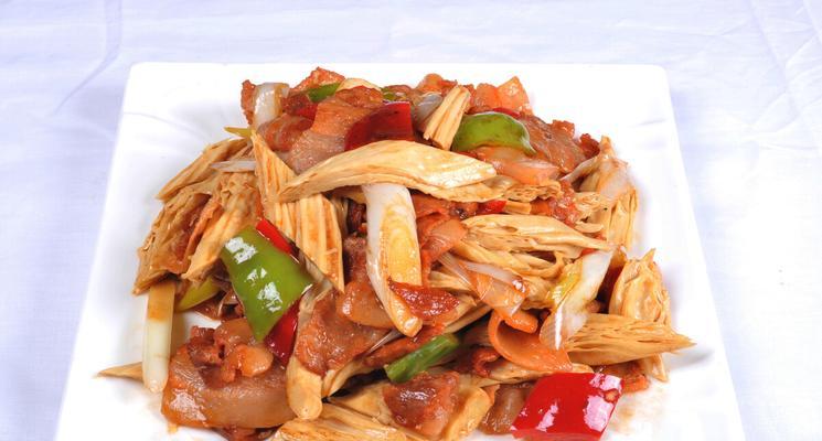 青蒜炒腐竹，清香诱人（家常菜大爱，健康美味不容错过）-第1张图片-美味行家