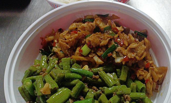 美味又营养的坛子豆角炒肉（家常小炒菜，吃货的最爱）-第1张图片-美味行家