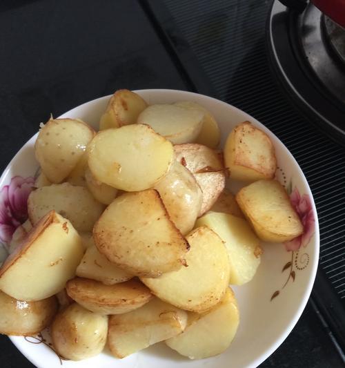 手把手教你做美味小炒土豆（传授做法，土豆口感酥脆香浓，再也不需要外出就能享受正宗美食）-第1张图片-美味行家