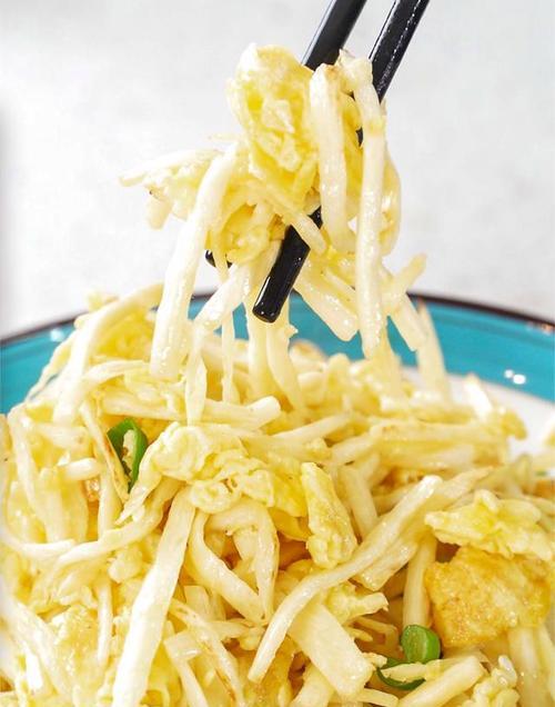 炒茭白丝，美味可口（家常菜谱，新鲜好吃）-第1张图片-美味行家