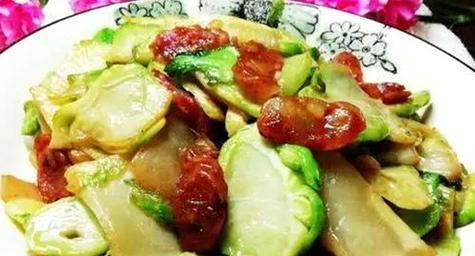 清炒儿菜的做法详解（教你做口感鲜美的清炒儿菜，做一道美味健康的素菜佳肴）-第1张图片-美味行家