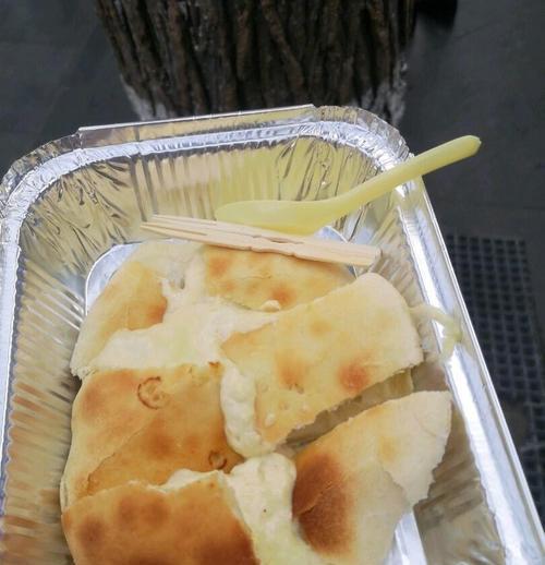 自制网红榴莲饼，轻松做出香气扑鼻的美味（榴莲饼的制作方法、食材选购和口感体验）-第3张图片-美味行家