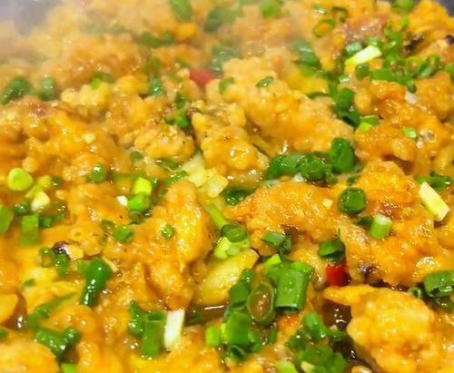 手把手教你做酸溜小酥肉（传统美食，口感绝佳，快来学习吧！）-第1张图片-美味行家