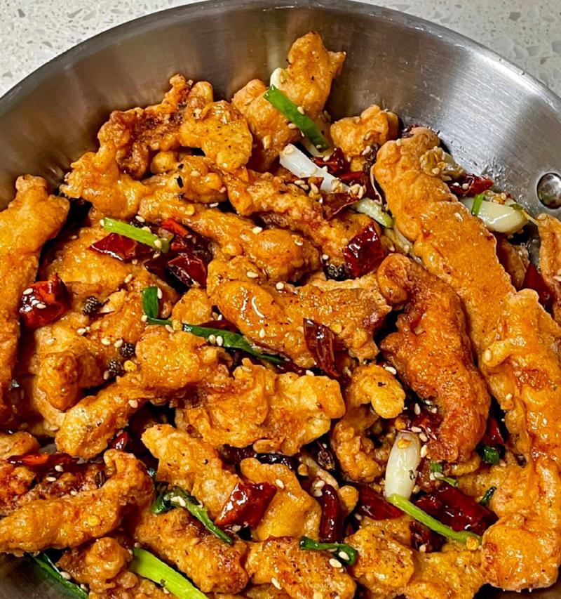 手把手教你做酸溜小酥肉（传统美食，口感绝佳，快来学习吧！）-第3张图片-美味行家