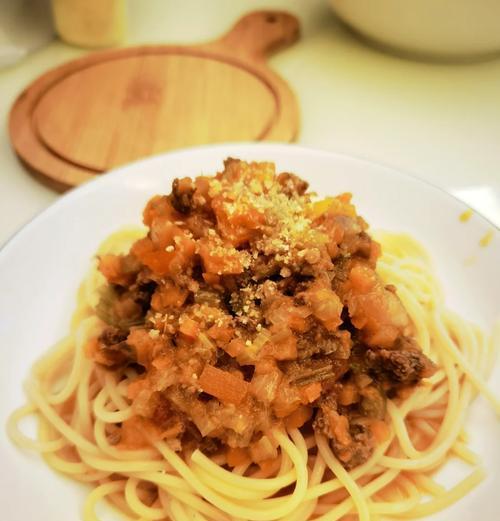 白萝卜炒酱肉的做法（爽口营养的酱肉菜谱）-第2张图片-美味行家