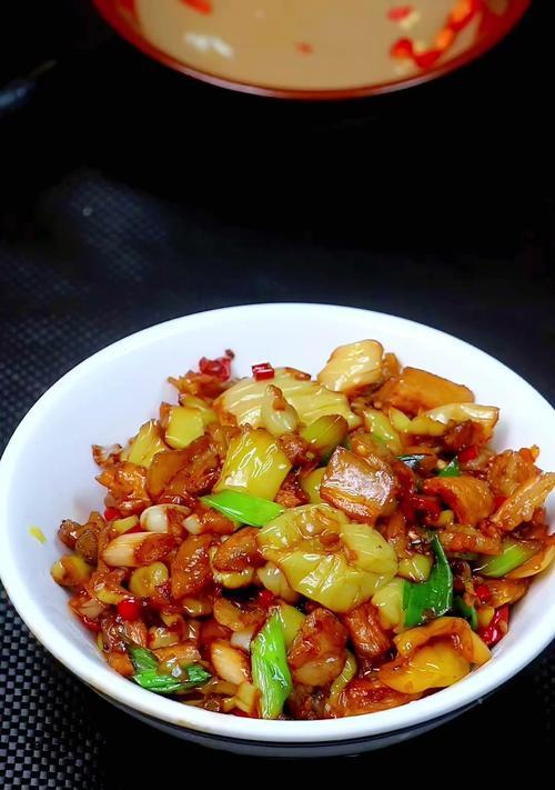 以鱼皮黄瓜制作营养美味（传统美食再现，鱼香四溢，简单易学）-第3张图片-美味行家