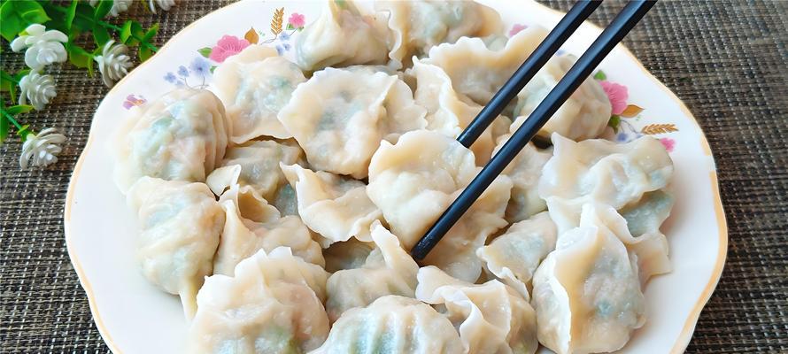 三鲜白菜馅饺子制作全解（口感鲜美、健康营养，享受自制饺子的乐趣）-第2张图片-美味行家