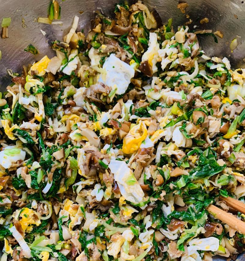 三鲜白菜馅饺子制作全解（口感鲜美、健康营养，享受自制饺子的乐趣）-第1张图片-美味行家