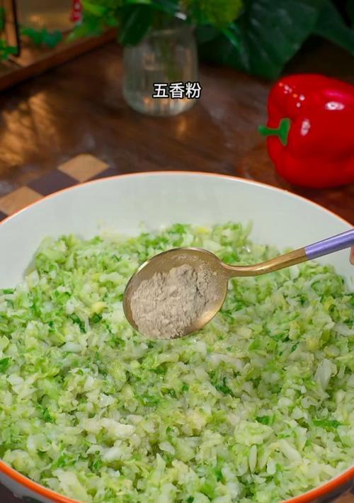 三鲜白菜馅饺子制作全解（口感鲜美、健康营养，享受自制饺子的乐趣）-第3张图片-美味行家