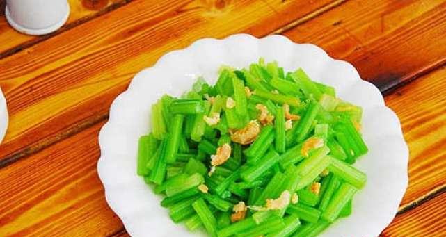 虾米芹菜煎饼的制作方法（营养美味的家常小吃）-第2张图片-美味行家