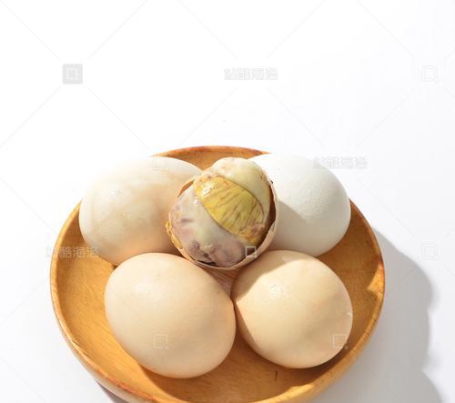 五香毛蛋的制作方法（用五香调味，营养美味的毛蛋）-第3张图片-美味行家