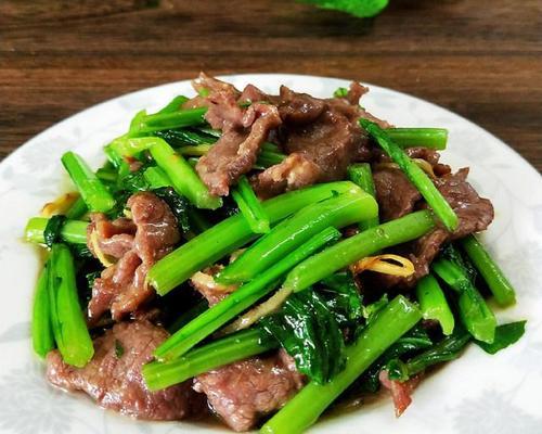 口感鲜美的烧骨滚春菜，让你回味无穷（家常做法教你轻松制作，清香四溢的佳肴让你胃口大开）-第2张图片-美味行家