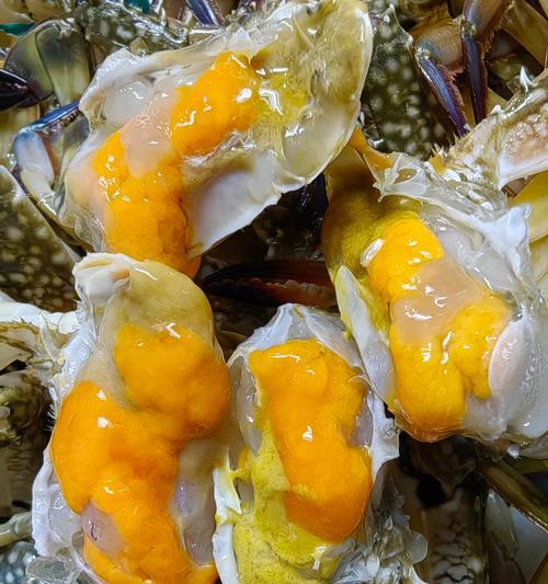 香辣花蟹的做法（尝试制作一道口感鲜美的花蟹菜肴）-第1张图片-美味行家