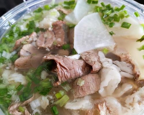 私房羊肉粉汤（独家秘方，暖心美味，舌尖上的美味羊肉粉汤）-第2张图片-美味行家