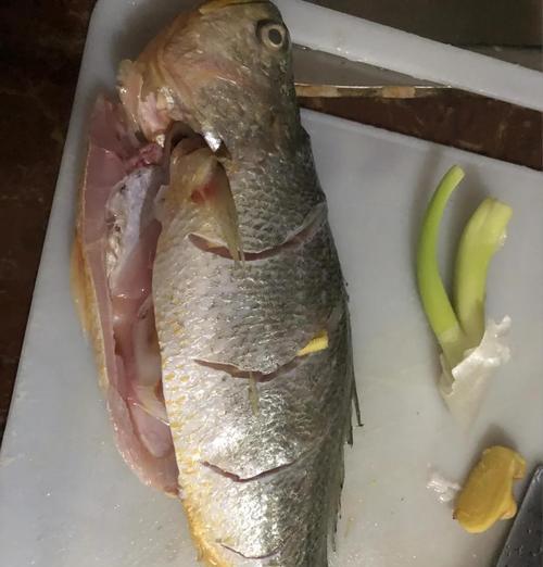家常清汁黃花魚的做法（传统美味，口感鲜美，健康营养）-第3张图片-美味行家