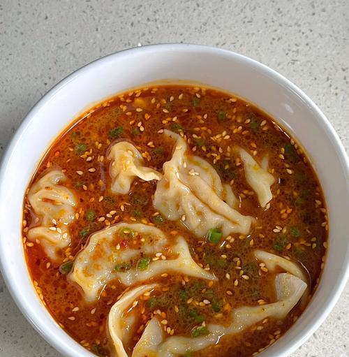 包菜肉绿饺子的做法（健康美味，轻松DIY）-第1张图片-美味行家