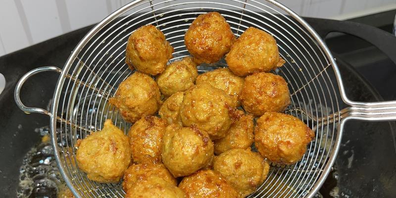 用炸猪肉丸子做一顿美味大餐（传统风味，做法简单，口感极佳）-第2张图片-美味行家