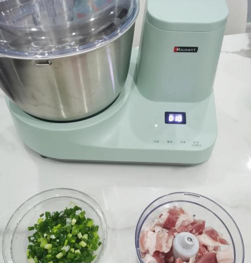 以青汁煎饼为主料的营养早餐（打造健康生活，享受美味味蕾盛宴）-第1张图片-美味行家