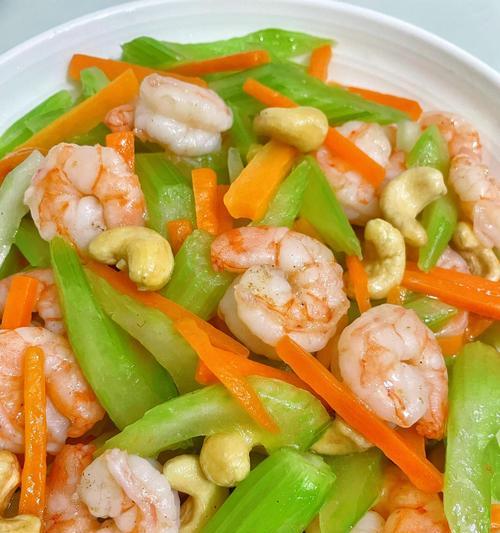 双肉西芹胡萝卜炒法（家常美食，健康又营养）-第1张图片-美味行家