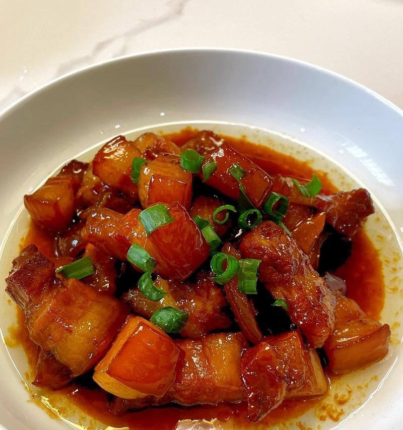 美味健康的以西兰花炒五花肉（营养丰富，味道极佳的中式家常菜肴）-第1张图片-美味行家