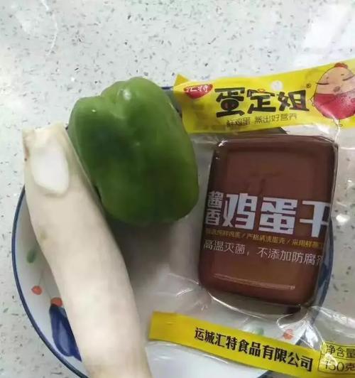 紫甘蓝拌蛋，新颖营养健康（以紫甘蓝拌蛋定姐鸡蛋干，让你早餐也能吃出健康）-第3张图片-美味行家