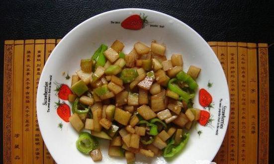 酸辣萝卜丁的制作方法（简单易学的家常菜，营养美味不容错过！）-第1张图片-美味行家