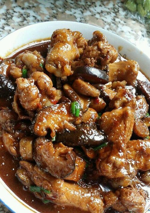 香菇红烧鸡翅的做法（用红糟料和鸡翅做香菇红烧鸡翅）-第1张图片-美味行家