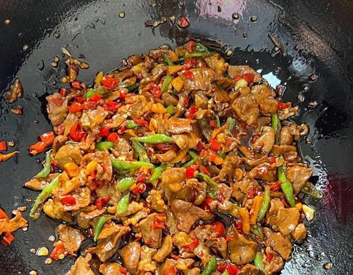 香嫩洋葱爆猪心（传统美食的独特味道，让你难以忘怀）-第2张图片-美味行家