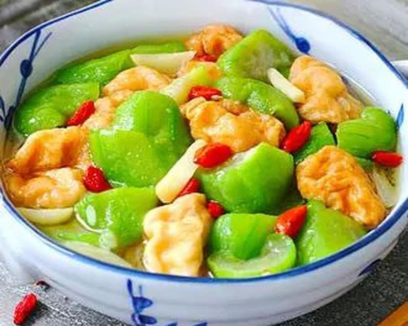 美味又健康，学会这道西红柿烩绿丝瓜！（健康饮食从餐桌开始，绿丝瓜入菜提升营养。）-第2张图片-美味行家