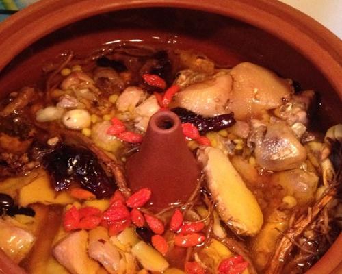以时蔬汽锅鸡，享受美食与健康（美味营养的佳肴，让你爱上健康生活）-第1张图片-美味行家