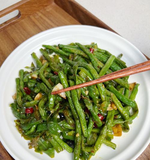 咸肉炒豆角的做法（美味易学，豆香咸鲜）-第1张图片-美味行家