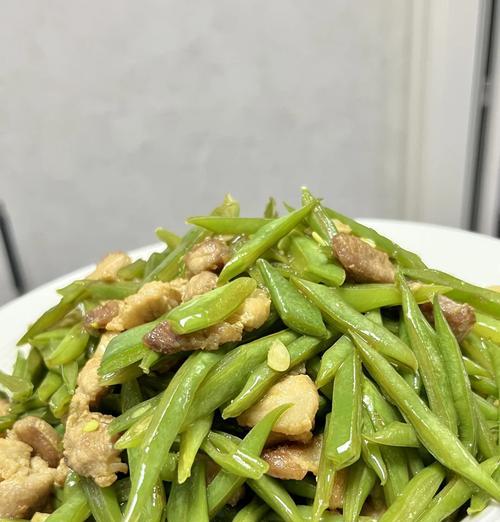 咸肉炒豆角的做法（美味易学，豆香咸鲜）-第3张图片-美味行家