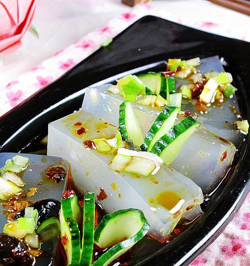 鲜美可口的鱼鳞冻（尝试新食材，享受独特美味）-第2张图片-美味行家