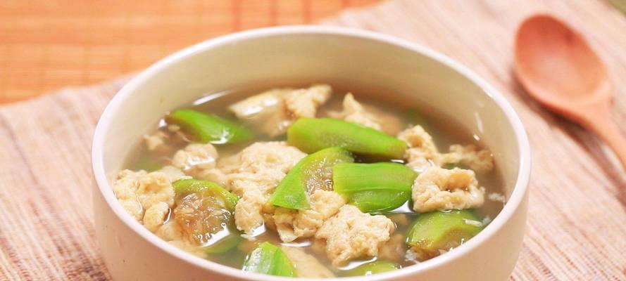丝瓜烧栗子，清香可口的秋日美食（秋日佳肴，营养又美味；如何做出口感鲜美的丝瓜烧栗子）-第1张图片-美味行家
