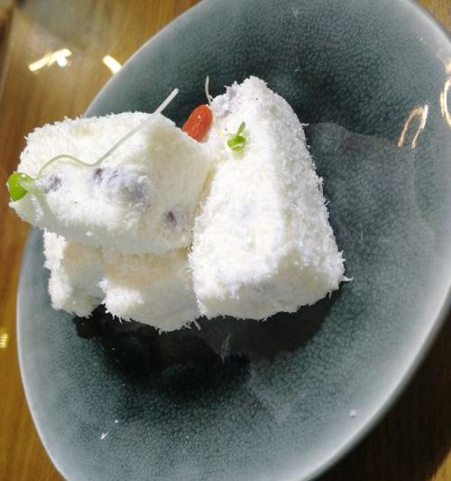 椰汁雪花糕的制作方法（用简单的材料制作美味的椰汁雪花糕）-第2张图片-美味行家