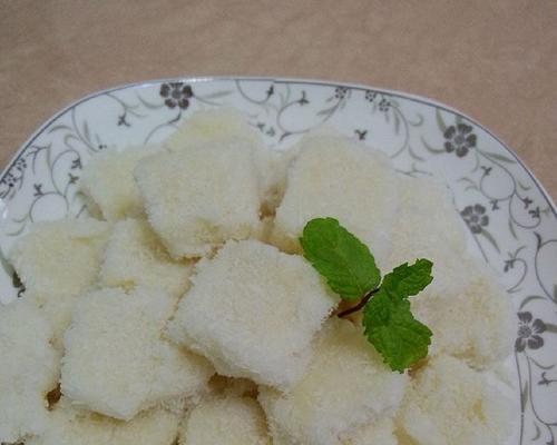 椰汁雪花糕的制作方法（用简单的材料制作美味的椰汁雪花糕）-第3张图片-美味行家