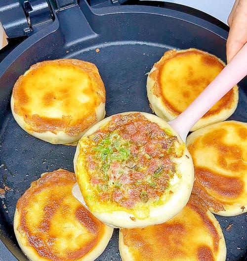 无油版青椒鸡蛋饼的做法（健康营养，美味可口，主食早餐必备）-第1张图片-美味行家