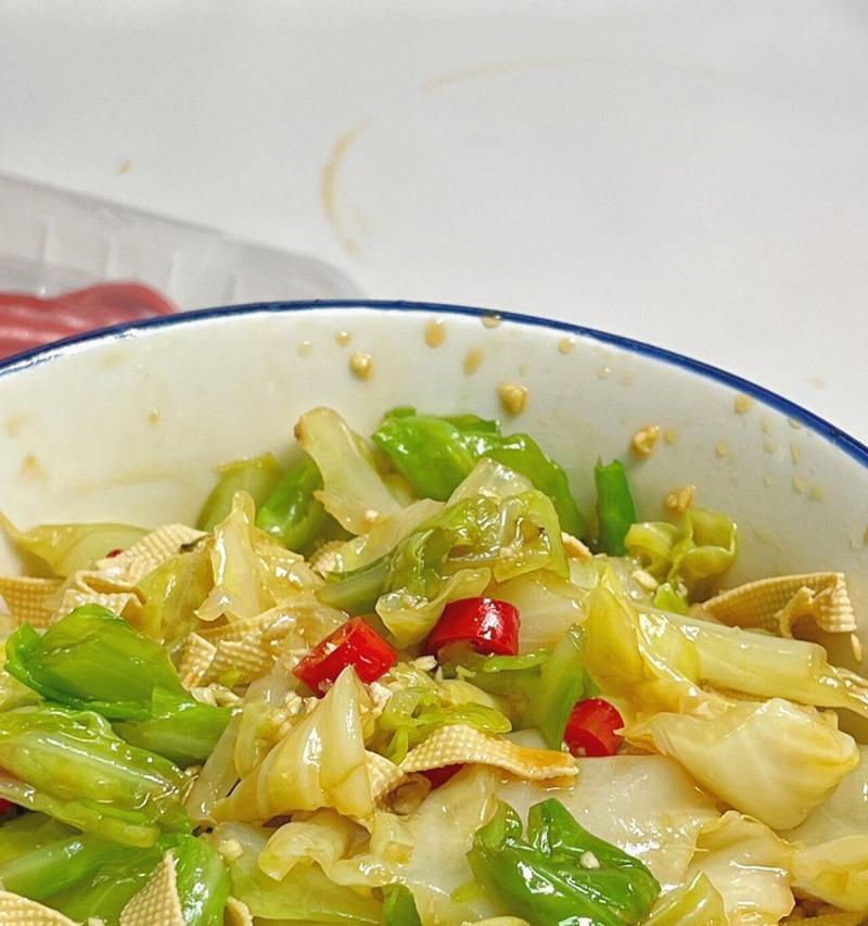 惊艳味蕾的爆炒实蛋大头菜（家庭美食必备，一口接一口的美味体验）-第2张图片-美味行家