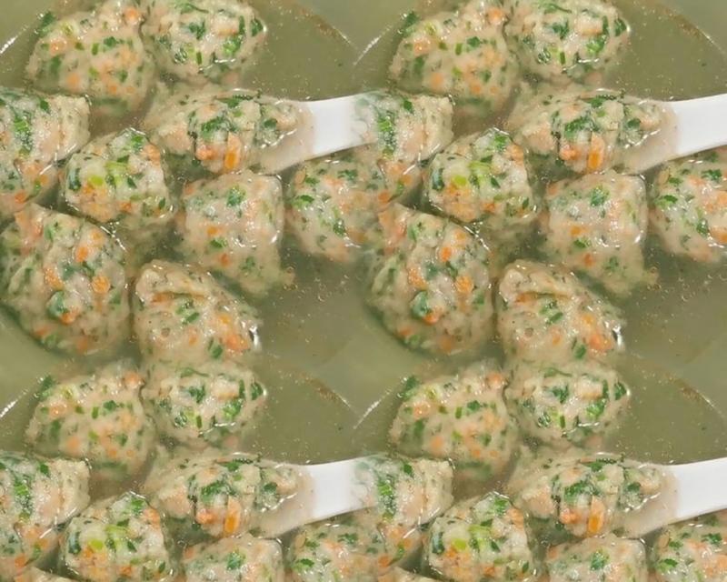 止咳菠菜鱼丸汤，一款养生好汤！（家庭养生必备，简单易学的菜谱制作。）-第3张图片-美味行家